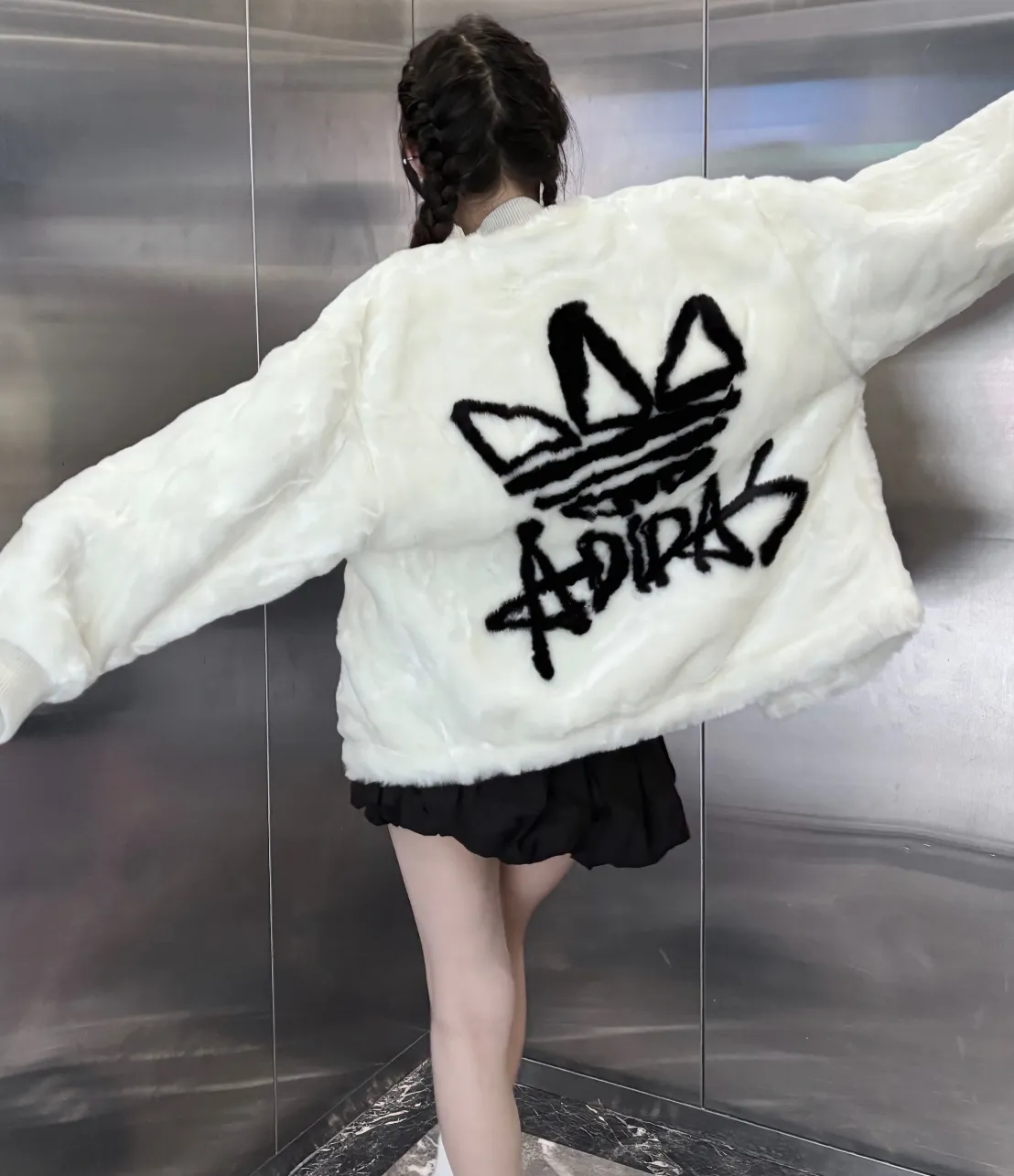 아디다스 남녀공용 오리지널 퍼 봄버 뽀글이 집업 자켓 화이트 JD3777