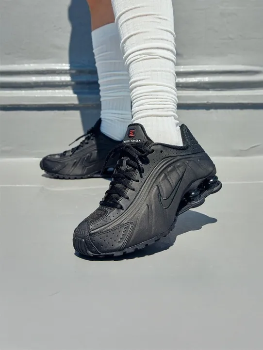 Nike Shox R4 Women’s All Black AR3565-004 | Croket