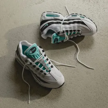 나이키 에어맥스 95 OG 화이트 앤 블랙 IM7409-100