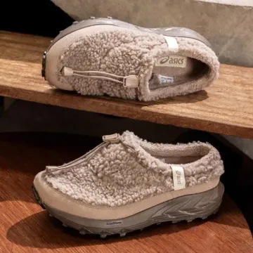 <무배특가/빠른출고> 아식스 젤 소노마 WT 방한화 겨울 털 뮬 브라운 1203B036-200