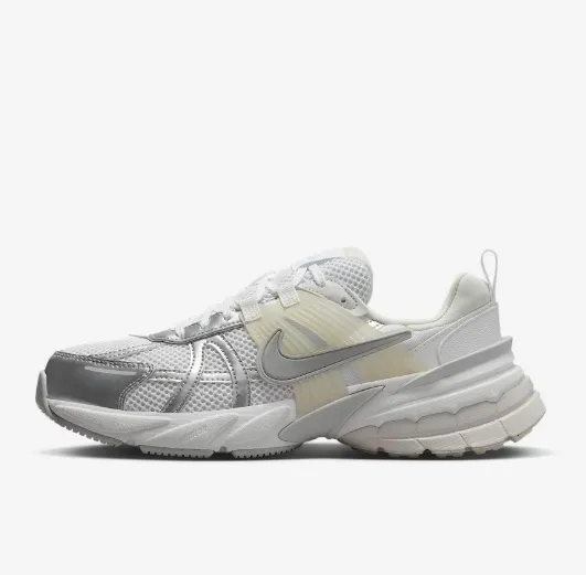 나이키 V2K 런 여성 화이트 메탈릭 실버 FD0736-104