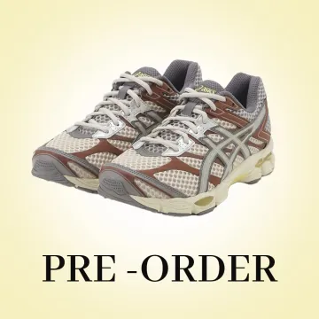 아식스 x EMMI 에미 젤 큐물러스 16 브라운 실버 1203A957-250