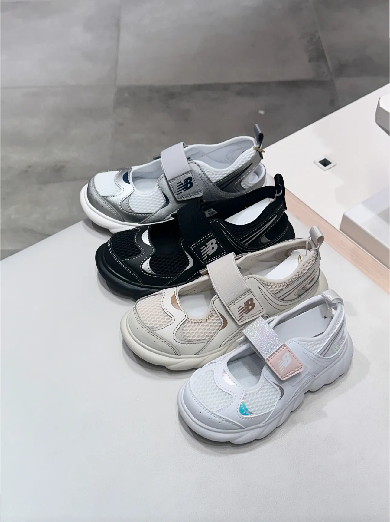 뉴발란스 230 후크와 루프 Hook and Loop 메리제인 프리들 4컬러