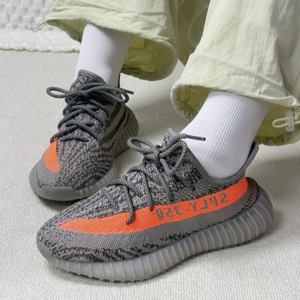 아디다스 이지 부스트 350 V2 벨루가 리플렉티브 GW1229