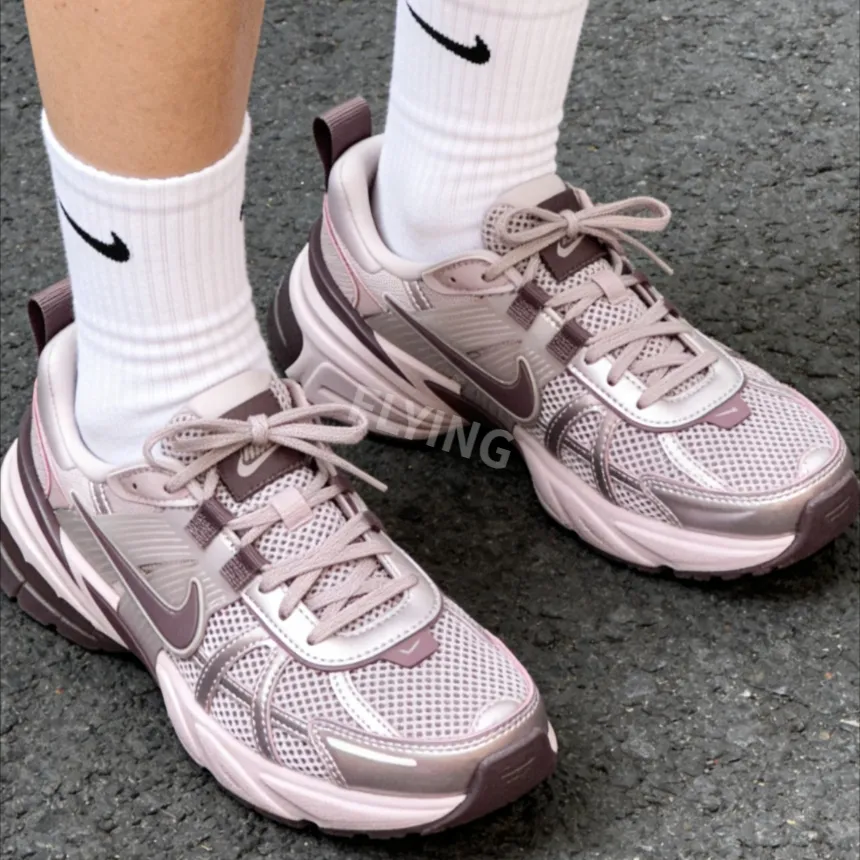 나이키 V2K 런 파티클 로즈 타투 핑크 여성용 운동화 FD0736-602