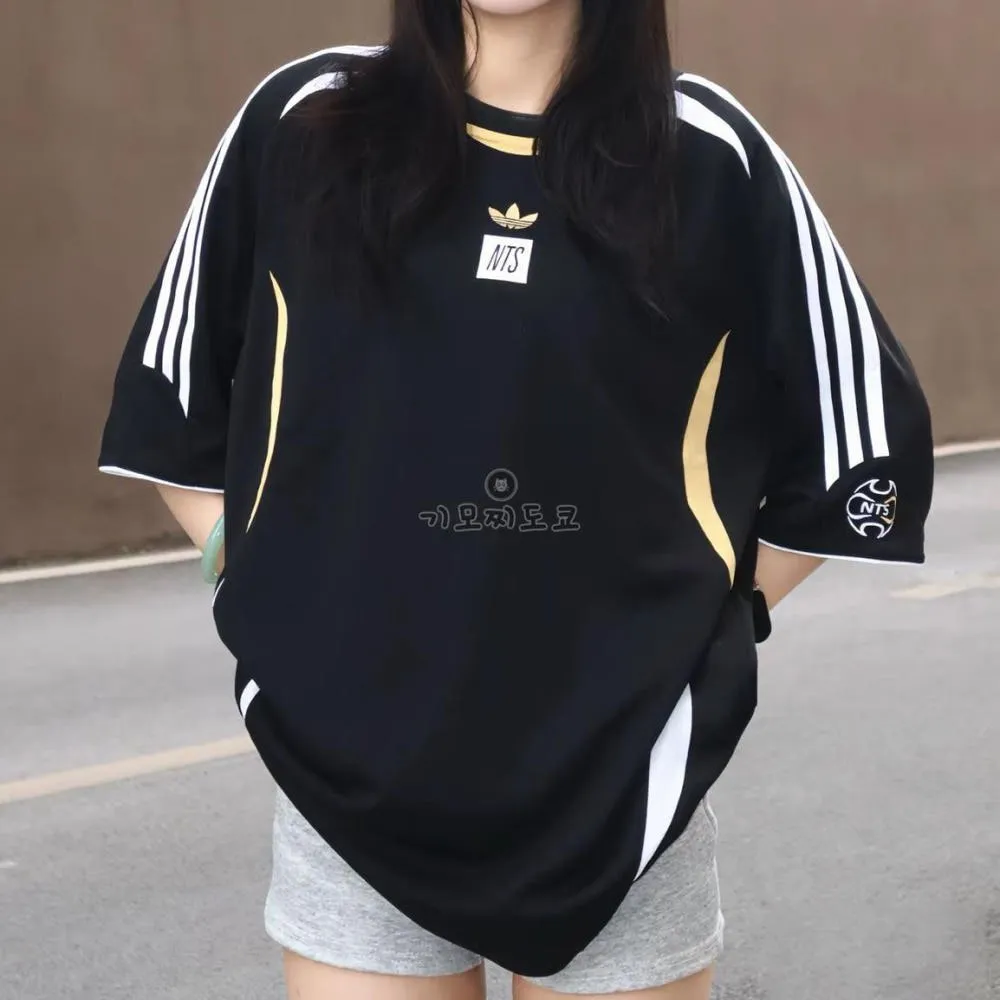 아디다스 NTS 라디오 반팔 져지 티셔츠 블랙 JI5068