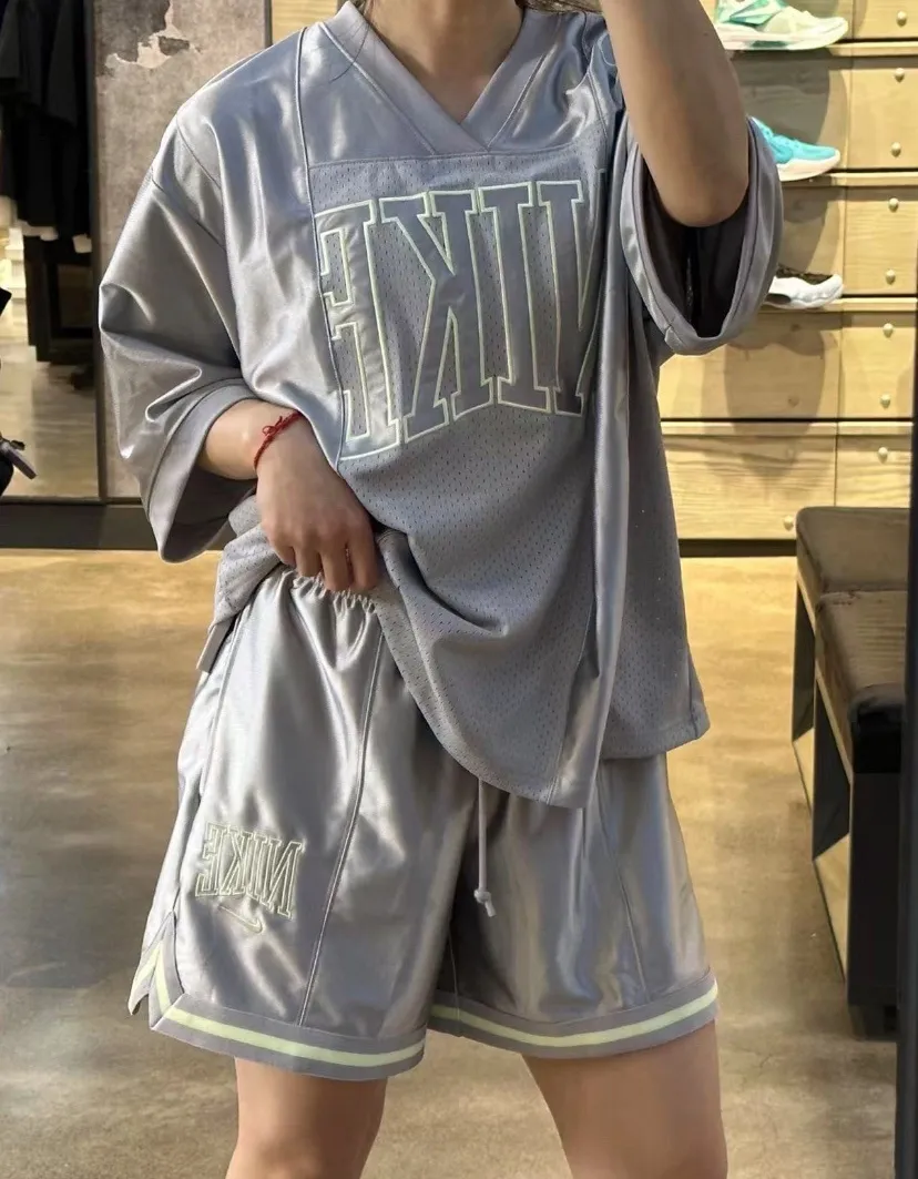 나이키 W 스포츠웨어 오버사이즈 반팔 그래픽 농구 져지 티셔츠 그레이 HJ0281-077