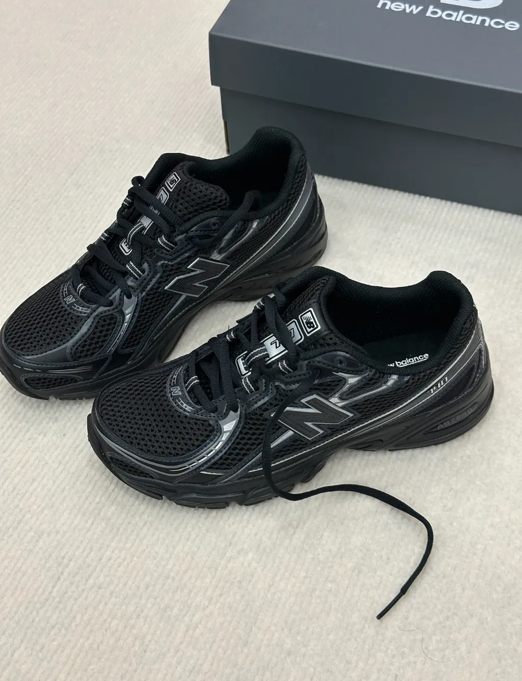 [성인여성 착용가능] 뉴발란스 740 블랙 메탈릭 실버 GR740BM (GS)