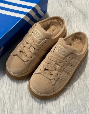 아디다스 오리지널스 캠퍼스 00s 쉐르파 털신 뮬 JR3732