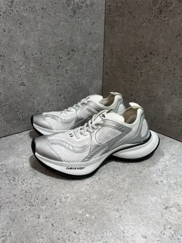 발렌시아가 남성 서킷 메쉬 패브릭 스니커즈 화이트실버 793945 WFLGY 9100