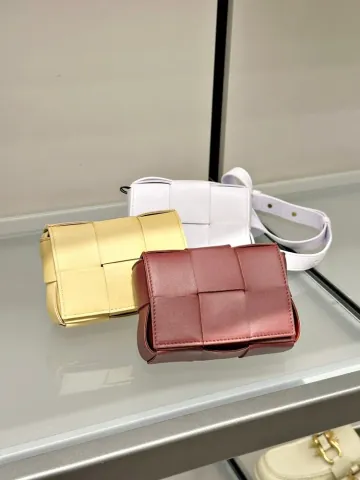 보테가베네타 레더 미니 카세트백 3색상 666688 VMAY1