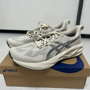 아식스 노바블라스트5 오트밀 남성 런닝화 마라톤화 1011B974 250
