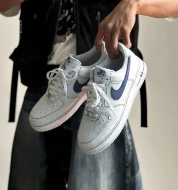 나이키 에어포스 1 07 LV8 화이트 딥 로얄 블루 HQ2037-100