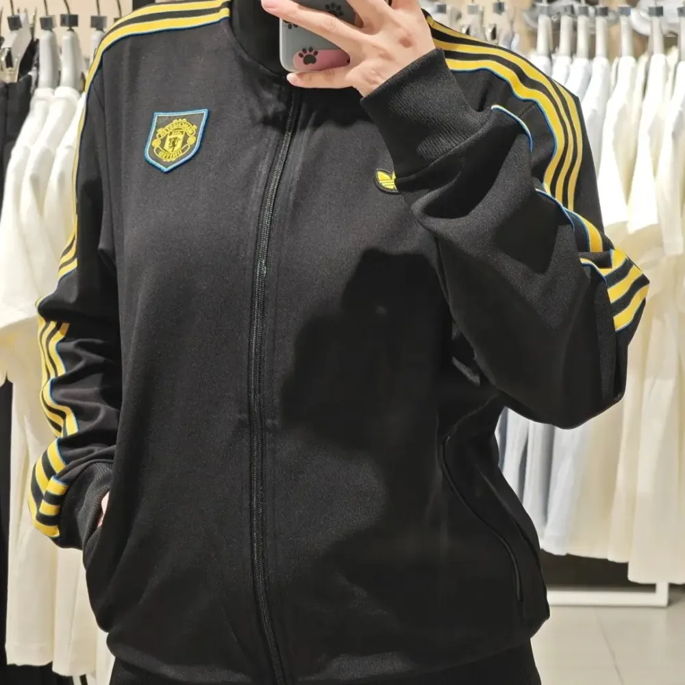 아디다스 오리지널 맨유 테라스 트랙탑 블랙 KC2810