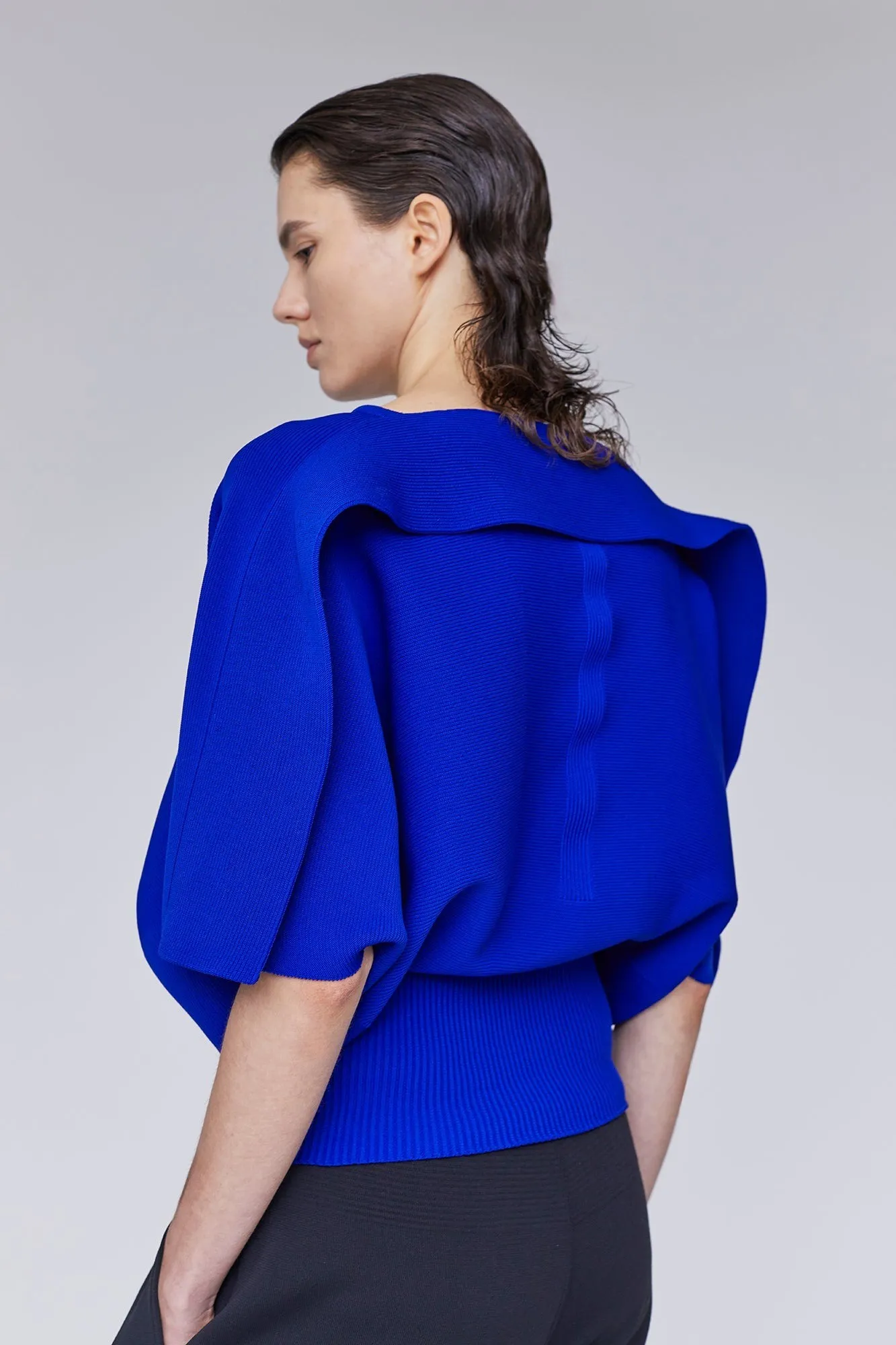 CFCL 씨에프씨엘 / POTTERY CREASE SHORT SLEEVE ROUND TOP