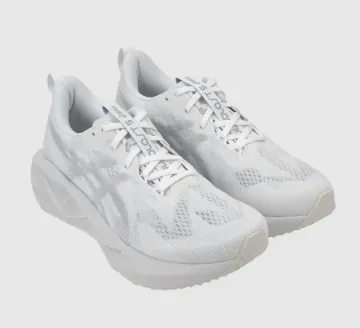 아식스 노바블라스트 5 화이트 피드몬트 그레이 1011B974-100