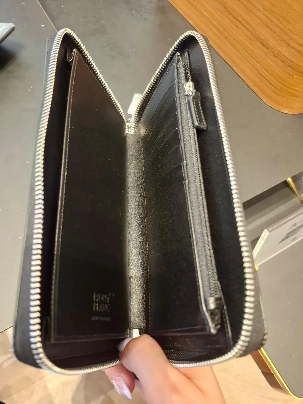 몽블랑 마이스터스튁 컴팩트 트래블 월렛 / 126218 / 관부가세포함 | 크로켓