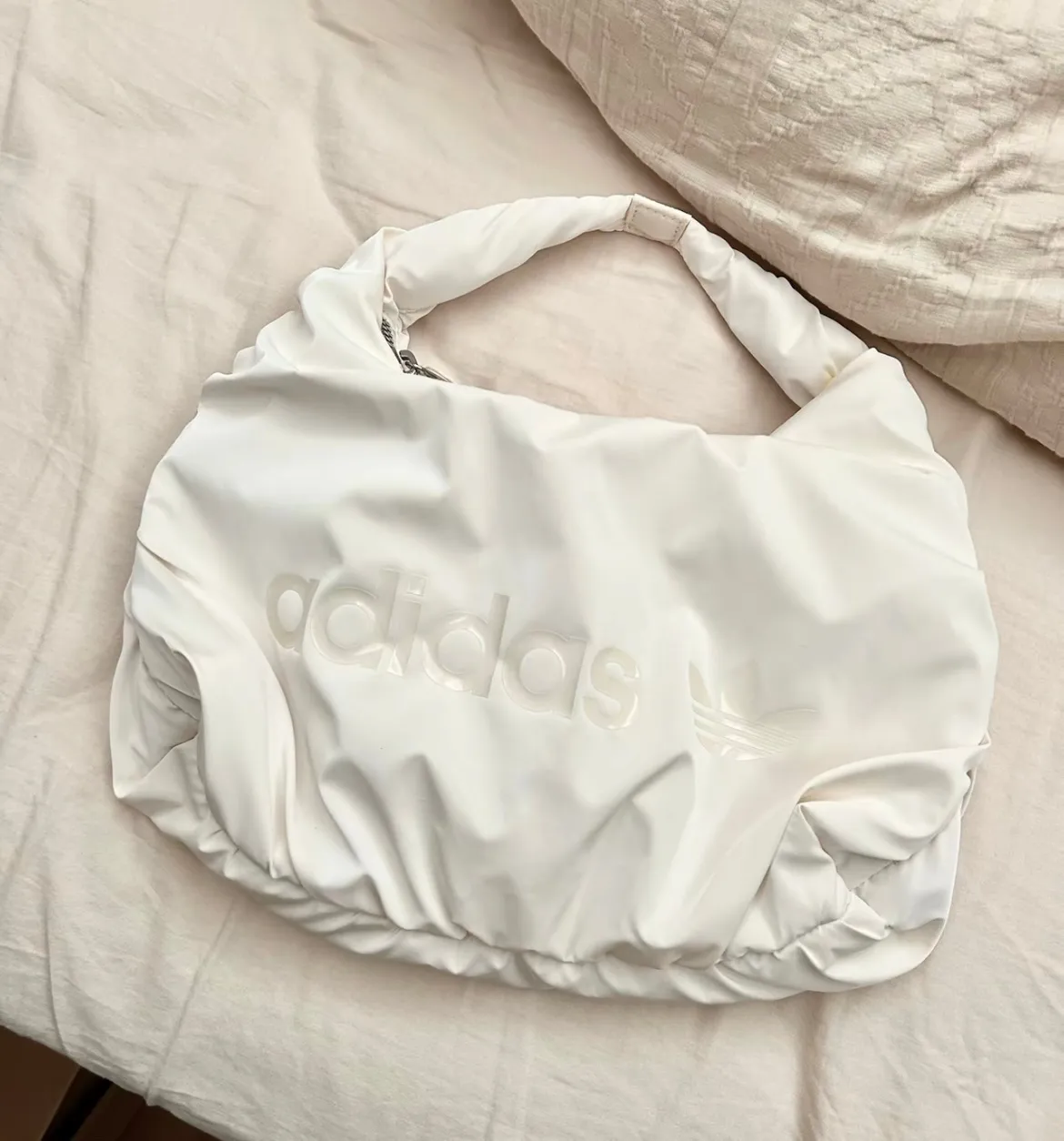 아디다스 트레포일 클라우드 미니백 아디다스 미니 숄더백 미니 토트백 HK0158