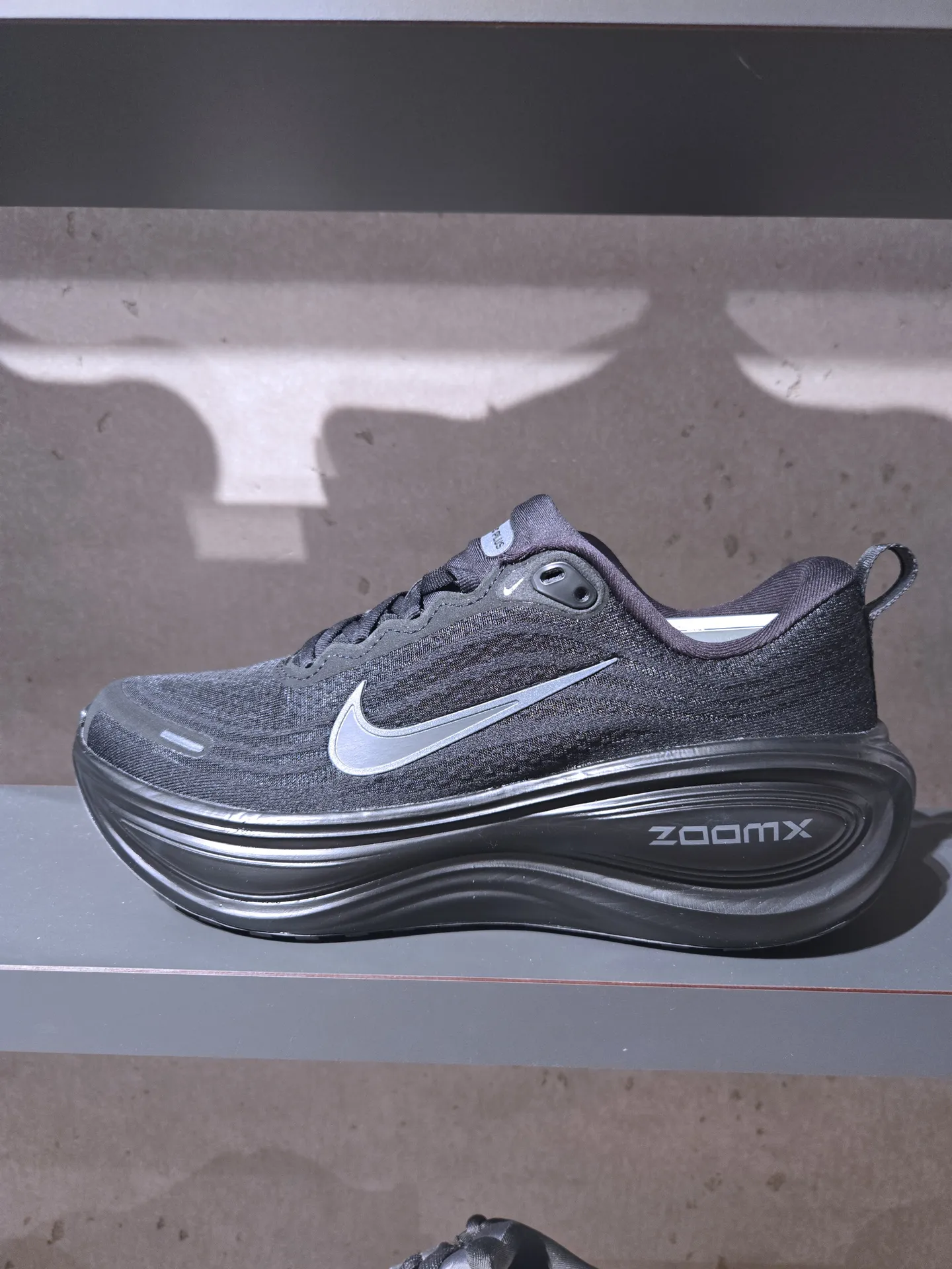 나이키 NIKE 맨즈 줌 보메로 플러스 데일리 VOMERO 러닝화 운동화 HV8150-003