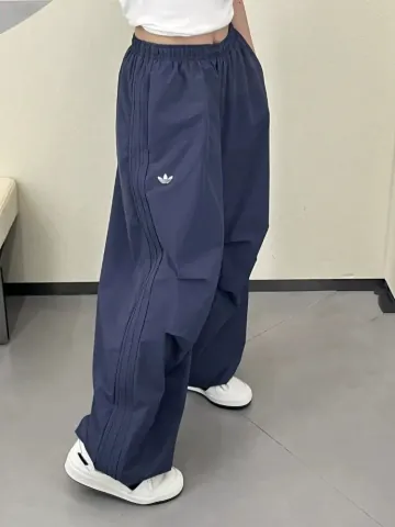 아디다스 오리지널 파라슈트 기모 와이드 트랙 팬츠 IA7504