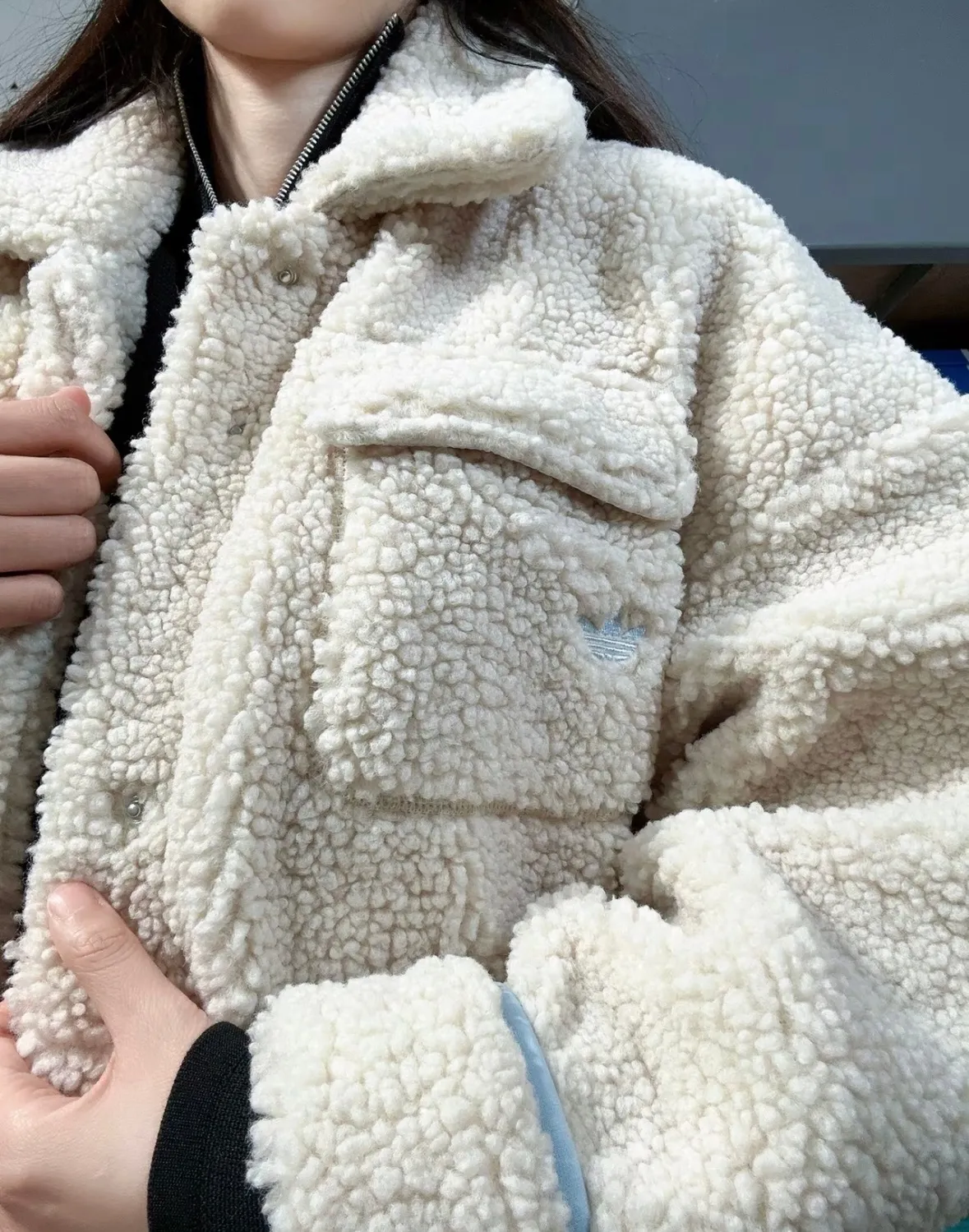 아디다스 오리지널 뽀글이 테디 퍼 롱 아우터 HC0308