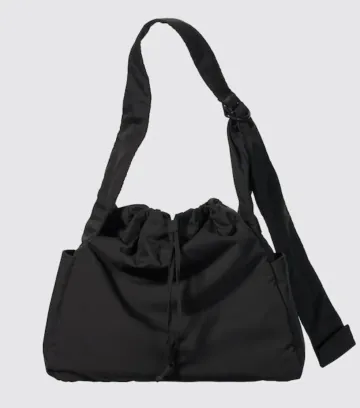 유니클로 C 소프트 퍼피 숄더백 483802