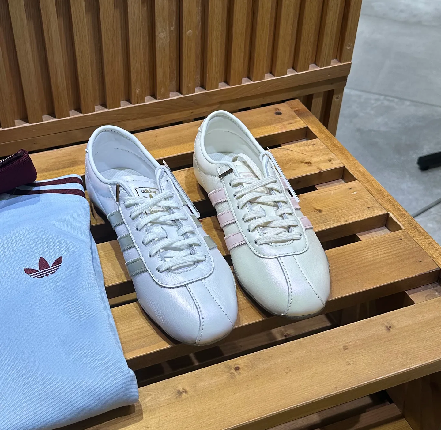 아디다스 도쿄 스니커즈 