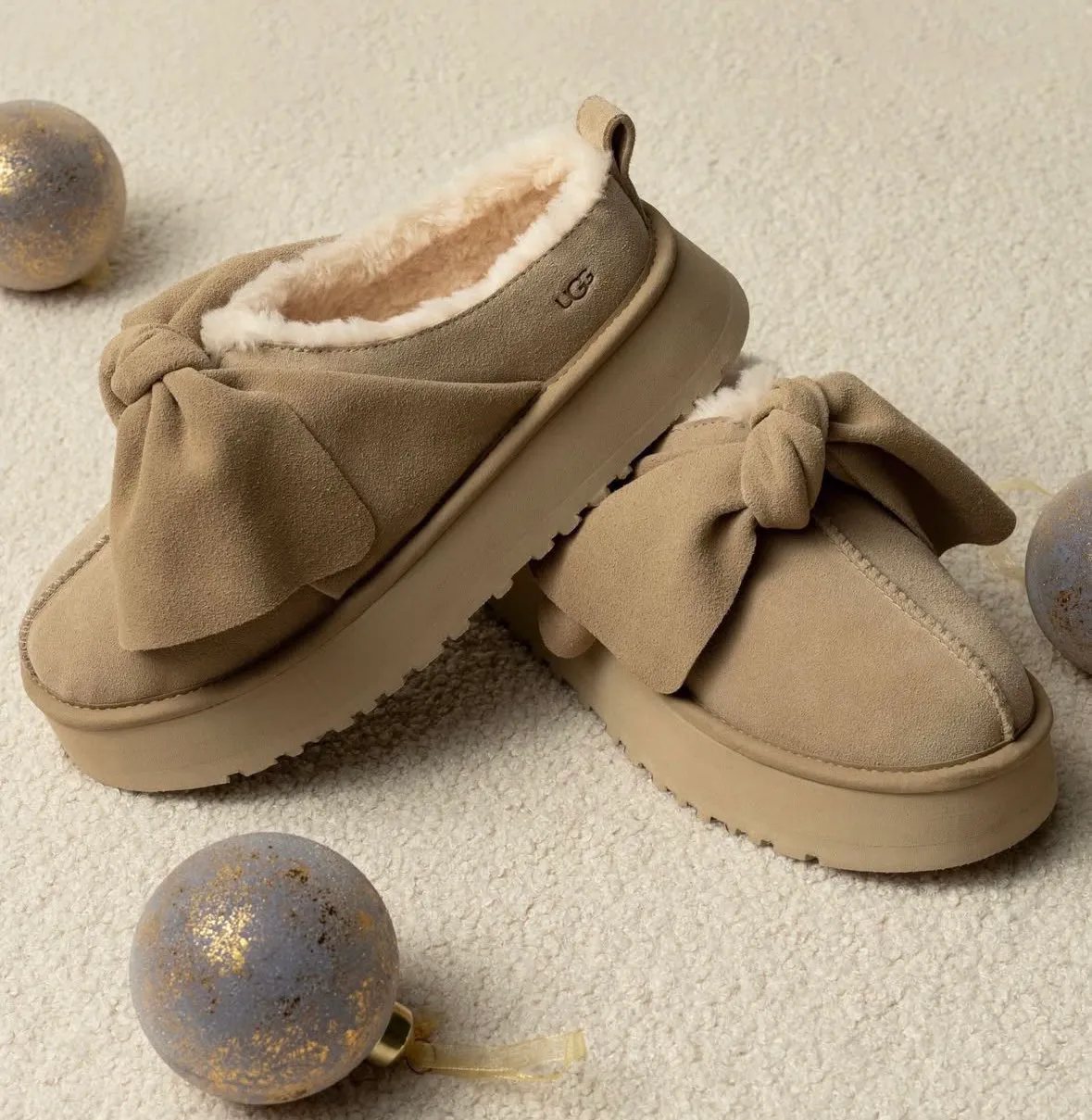 어그 플랫폼 슬립온 보우 리본