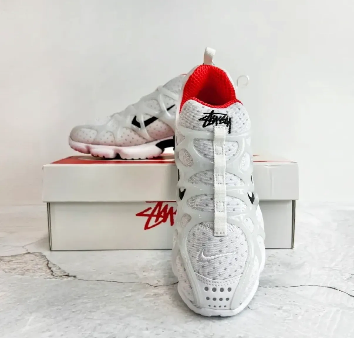 나이키 x 스투시 에어 줌 스피리돈 쿠키니 화이트